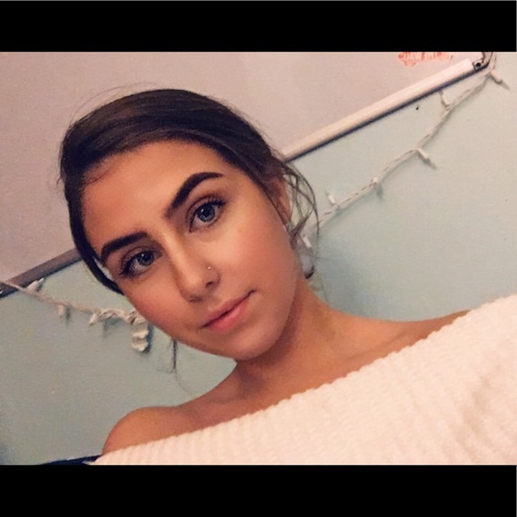 Meet your Posher, Emily - Picture 5 of 5